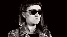 Wiele osób lubi oglądać filmy na dużym ekranie, ale satysfakcję sprawia im także seans w domu. Sama należę do tego grona. Oglądam bardzo dużo filmów w kinie, często jeżdżę po festiwalach w Polsce i za granicą, ale sporo filmów oglądam także w domu - mówi Monika Stolat