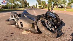 Rozbity motocykl, którym kierowała kobieta