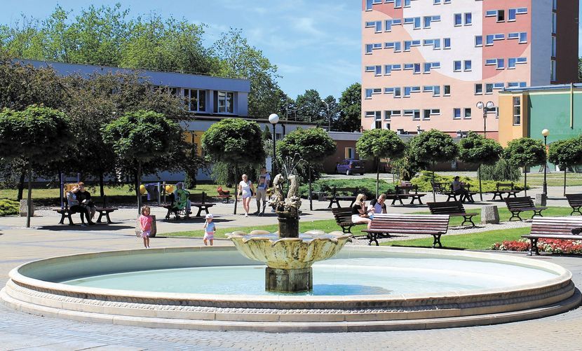 Fontanna na Placu Chopina w Puławach w tym sezonie nie będzie czynna. Zdaniem lokalnych władz, woda w niej mogłaby przyciągnąć w jej okolice zbyt dużą liczbę mieszkańców