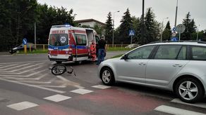 Potrącenie rowerzysty na skrzyżowaniu al. Lotników Polskich i ul. Niepodległości w Świdniku 