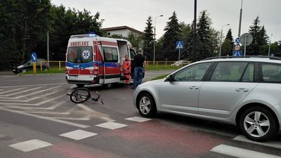 Potrącenie rowerzysty na skrzyżowaniu al. Lotników Polskich i ul. Niepodległości w Świdniku 