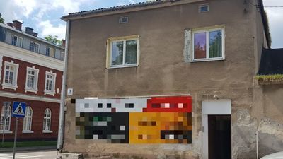 W tym budynku, starej kamienicy przy ul. 6 Sierpnia mieszkali obcokrajowcy, pracownicy jednej z przetwórni. Dzisiejsza awantura między dwójką z nich zakończyła się tragicznie