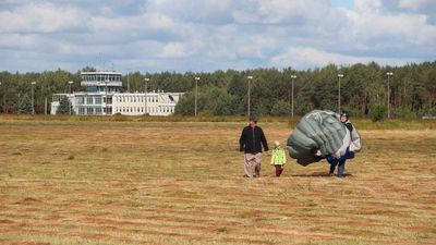 Budynek portu lotniczego (na zdjęciu w oddali) ma być przebudowany