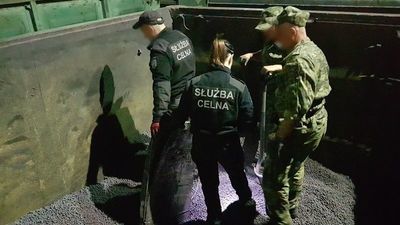 Straż Graniczna zabezpieczyła papierosy warte 37 tys. zł. Były w wagonie z rudą żelaza