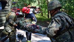 Wypadek i wielu rannych. Strażacy z Zamościa ćwiczyli razem z wojskiem [zdjęcia] 