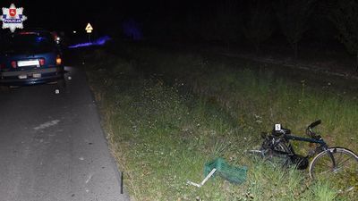 Lubelskie: Rowerzysta stał na środku jezdni. Śmiertelnie potrącił go samochód