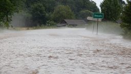 Zalana droga w miejscowości Staszic