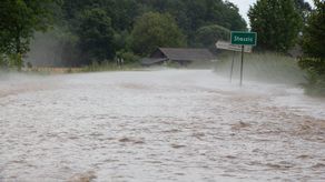 Zalana droga w miejscowości Staszic