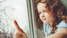 Wakacje z dzieckiem. Pomysły na rozrywkę w deszczowy dzień