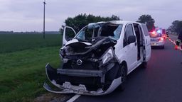 Samochód po zderzeniu z Łosiem w Przytocznie