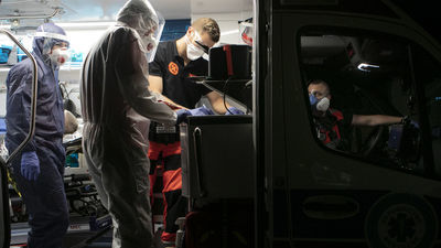 Koronawirus w Polsce i na świecie. Będzie więcej zakażeń po wakacjach? 