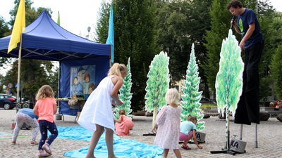 Łapmy wodę - to hasło ekologicznej akcji organizowanej w różnych miastach Polski przez fundację "Arka". Jej koordynatorzy w poniedziałek byli w Puławach 
