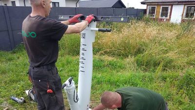 Montowanie stacji naprawy rowerów