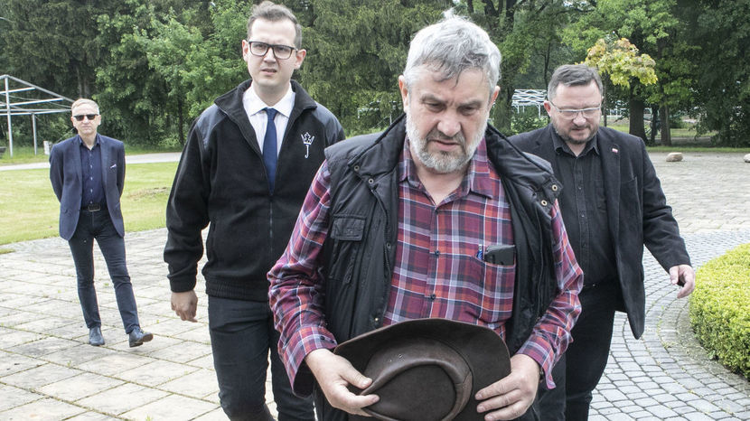 Minister rolnictwa Jan Krzysztof Ardanowski podczas wizyty w stadninie koni w Janowie Podlaskim