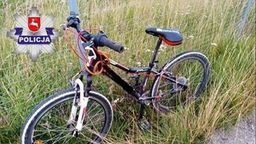 Wola Piasecka: 14-latka zjechała rowerem z kładki wprost pod koła samochodu