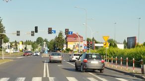 Zamość. Samochód potrącił dziecko. Dziewczynka weszła na pasy przy czerwonym świetle