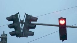 – Uważam, że należy wydłużyć czas funkcjonowania sygnalizacji świetlnych przynajmniej do godziny 23 – mówi radny Arkadiusz Pogonowski,