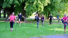 Zanim uczestnicy spotkania w Janowcu ruszyli na trasę wzięli udział w profesjonalnej rozgrzewce