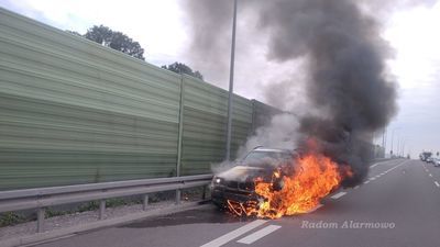 Płonące BMW na S12