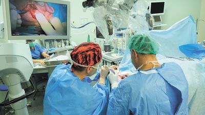 Już ponad połowa polskich chirurgów przekroczyła 50. rok życia.