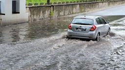 Basen pod wiaduktem w Puławach nie cieszy kierowców. Drogowcy liczą na kolej