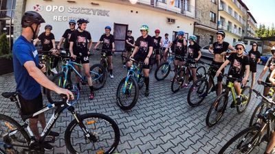 Kim Rasmussen i jego zawodniczki część treningów odbywają na rowerach