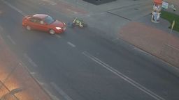 Kadr z nagrania wypadku motocyklisty