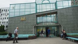 ZUS nagrodami dla pracowników przebił marszałka