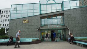 ZUS nagrodami dla pracowników przebił marszałka