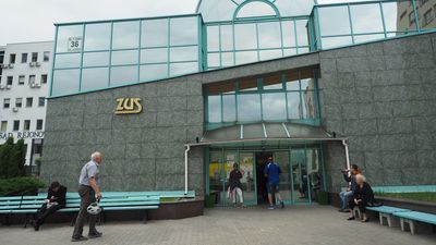 ZUS nagrodami dla pracowników przebił marszałka