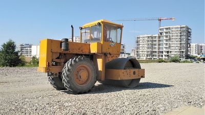 Lublin: Obok nowej szkoły przy ul. Berylowej budują prowizoryczne drogi… z gruzu