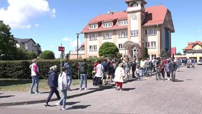 Długie kolejki przed lokalami wyborczymi nad morzem