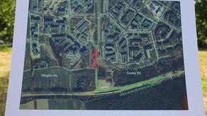 Proponowana przez autorów projektu ulica miałaby połączyć miejską drogę z tą kolejową