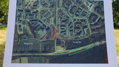 Proponowana przez autorów projektu ulica miałaby połączyć miejską drogę z tą kolejową