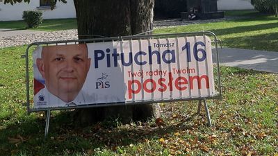 Rok 2019. Reklama wyborcza ustawiona pod Centrum Kultury w Lublinie