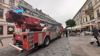 Straż pożarna na deptaku. Zgłoszenie dotyczyło jednego z lokali [zdjęcia]