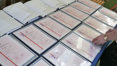 Epidemia rozmnożyła biało-czerwone paski na świadectwach uczniów z Lublina