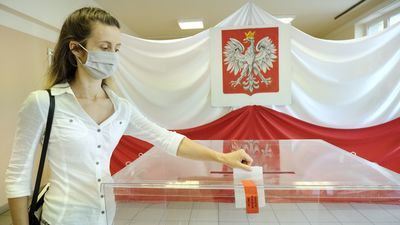 Głosowanie w komisji w Szkole Podstawowej nr 16 w Lublinie