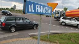 Biała Podlaska: Zrobią porządek z parkingiem przy Kopernika. A przy Francuskiej dokończą chodnik 