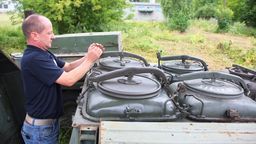 Magazyn lubelskiego oddziału Agencji Mienia Wojskowego to 5600 metrów powierzchni po dachem. Gospodarzem tego miejsca jest Piotr Płecha