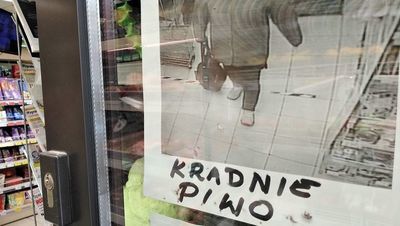 Jedno ze zdjęć w sklepie przy ul. Narutowicza. Już usunięte.