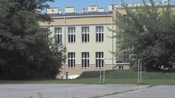 Nowy budynek powstanie na tyłach szkoły z łącznikiem umożliwiającym dojście do głównego gmachu 