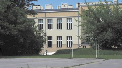 Nowy budynek powstanie na tyłach szkoły z łącznikiem umożliwiającym dojście do głównego gmachu 