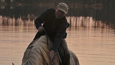 Pan Dariusz i jego klacz Kalahari codziennie pokonują kilkadziesiąt kilometrów