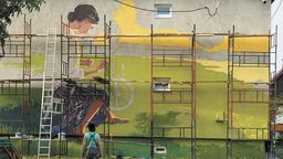 Ze wsi Hanna pozdrawia prząśniczka Hanka. Nadbużańska pocztówka na 70 metrów kwadratowych