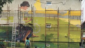 Ze wsi Hanna pozdrawia prząśniczka Hanka. Nadbużańska pocztówka na 70 metrów kwadratowych