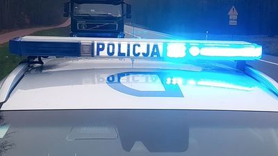 Policyjny pościg. Mazda zatrzymała się, gdy uderzyła w tira przed przejściem granicznym