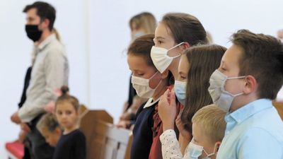 Wczorajsza msza inaugurująca rok szkolny 2020/2021 w Szkole Podstawowej nr 4 w Lublinie. W samym tylko Lublinie nowy rok szkolny rozpoczyna dziś ponad 
9,5 tys. uczniów