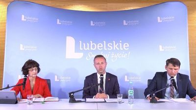 Konferencja w urzędzie marszałkowskim. W środku Michał Mulawa