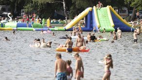 Lubelskie: W kolejce na kąpielisko i do restauracji. "Takich tłumów nie widziałam jeszcze nigdy"